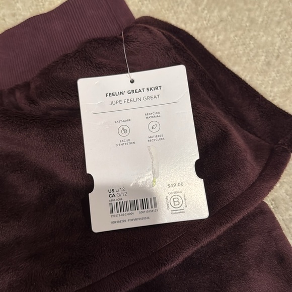 Deep wine colored velvet skirt. Jupe feelin great Size 12. NWT - Picture 3 of 3